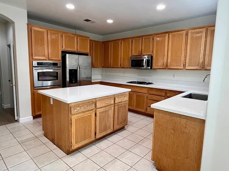 Building Photo - 525 Avenida Ortega