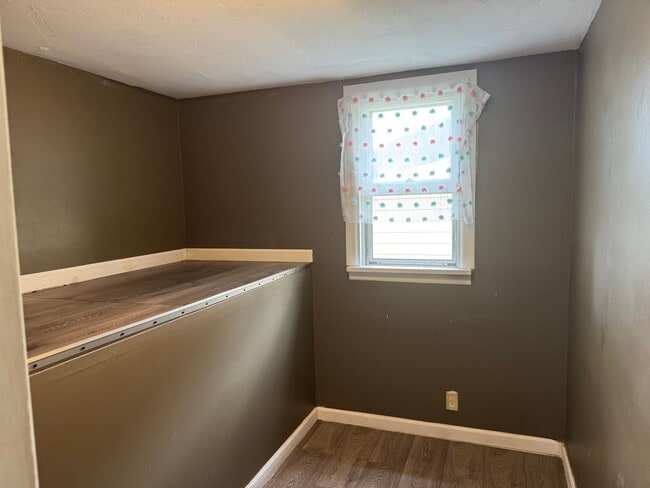 Building Photo - Cozy 2BR, 1BA Single Family Home 2CG