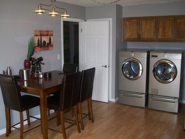Building Photo - 6348 Ridgeline Dr