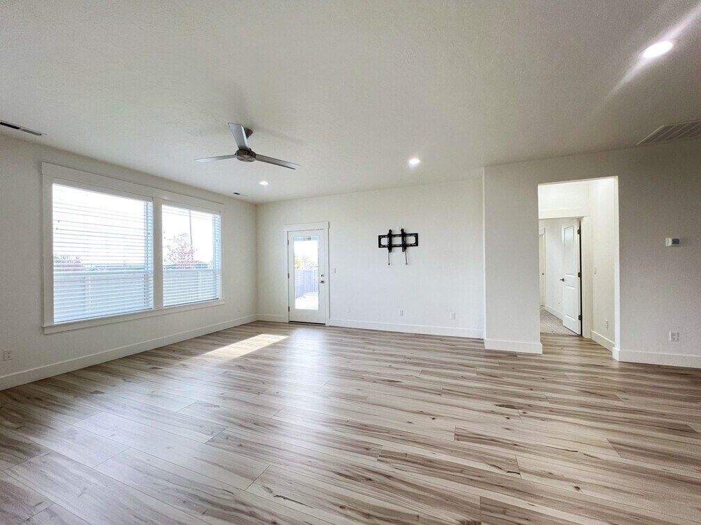 Building Photo - 2370 W Herron Ridge Dr