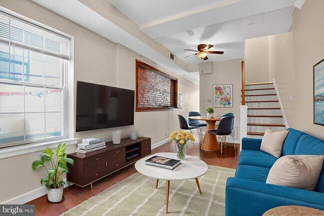 Building Photo - 112 E Allen St