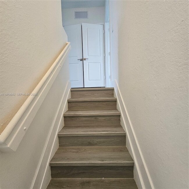 Building Photo - 1720 SE 9th Ave