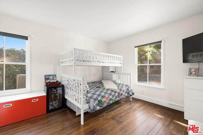 Building Photo - 1456 Roscomare Rd