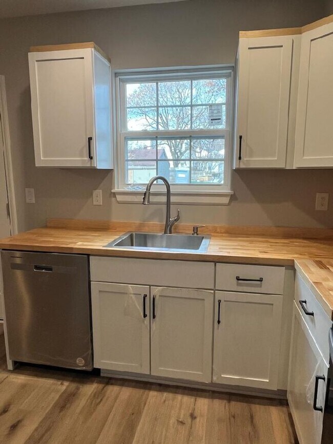 Building Photo - Shelby Park 3 bed 1.5 bath New Construction !
