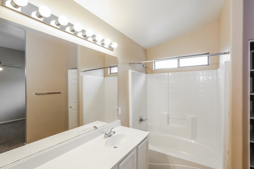 Building Photo - 13833 W Bola Dr