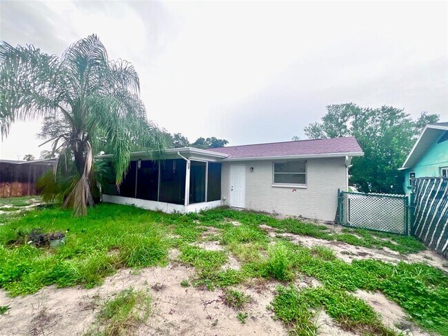 Building Photo - 7204 Isle Dr