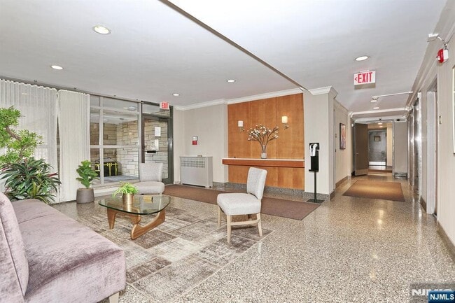 Building Photo - 208 Anderson St