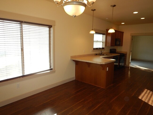 Building Photo - 2 Story, 3 Bedroom, 3 Bathroom House in He...