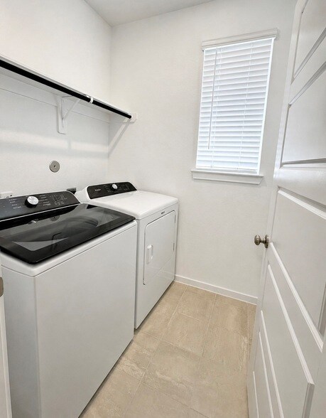 Building Photo - 14187 Granger Pointe Ln