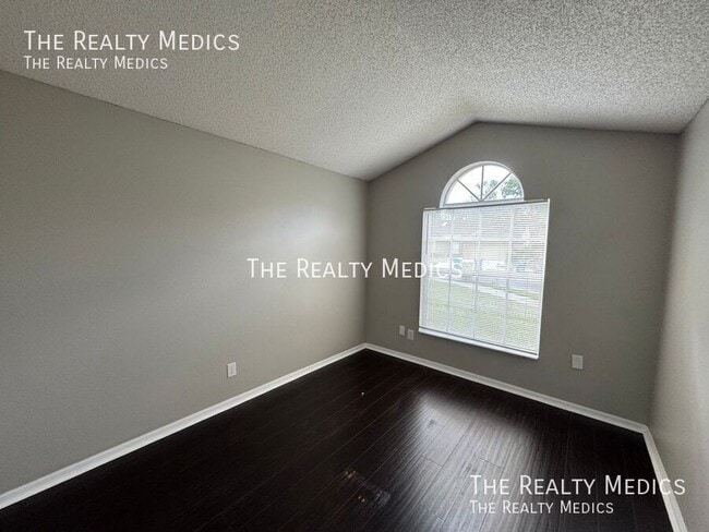 Building Photo - 1004 N Magee Creek Ct