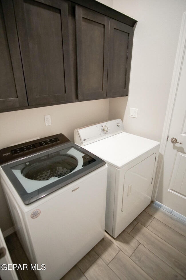 Building Photo - 12874 Woolstone Dr