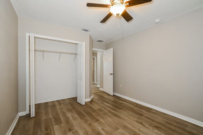 Building Photo - 241 Bluff Pass Dr