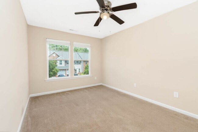 Building Photo - Beautiful 3 bedroom 2 Bath Town Home in Wi...