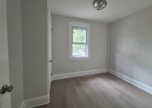 Building Photo - 225 4th St