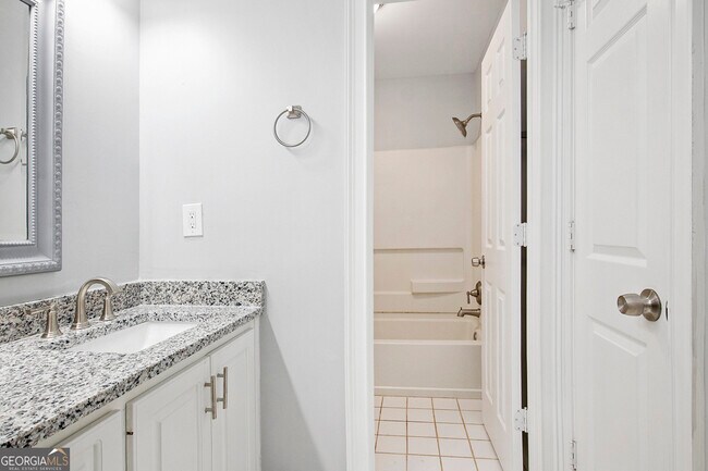 Building Photo - 2995 Wellbrook Dr
