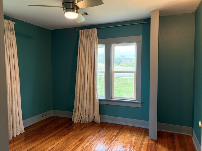 Building Photo - 2255 E Huntsville Rd