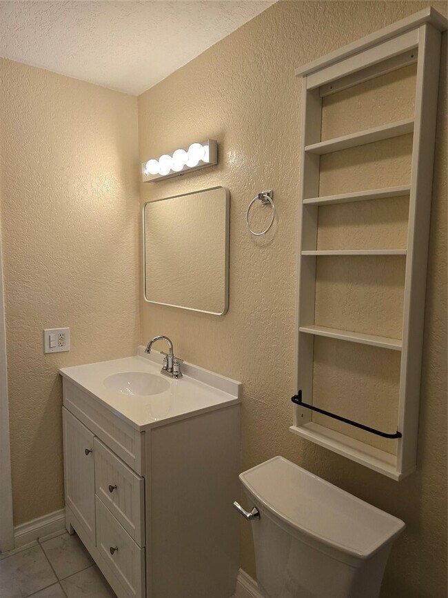 Building Photo - 1749 NW 6th Ave