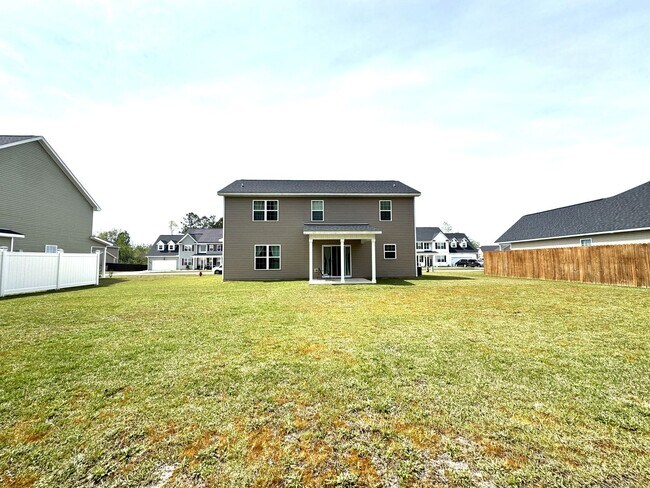 Building Photo - Beautiful Home! Convenient to Camp Lejeune!