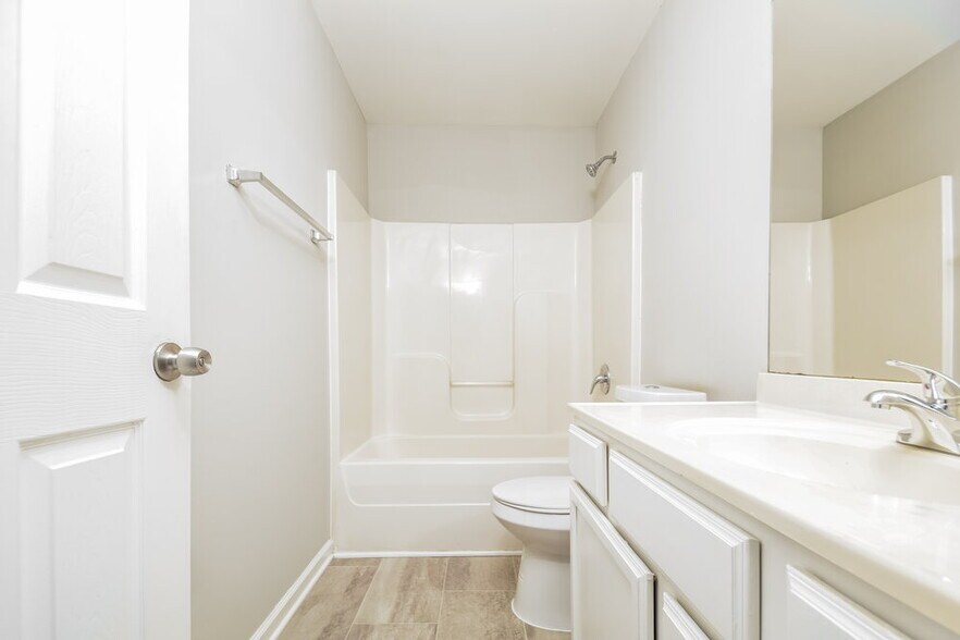 Building Photo - 3729 Chancellorsville Ct