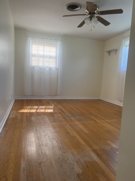 Building Photo - 121 Sain Ave