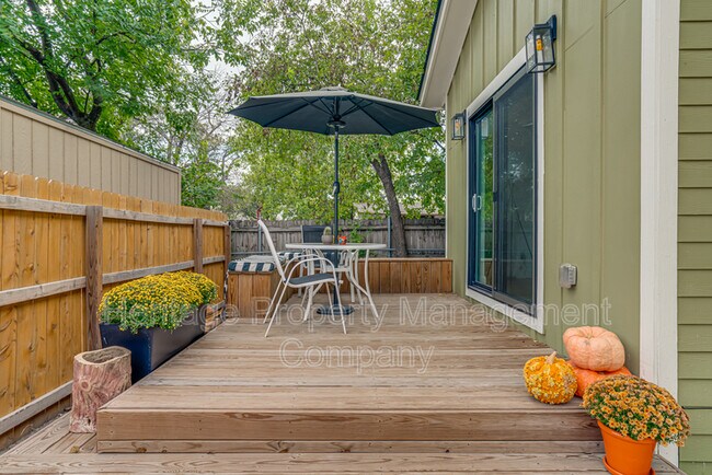Building Photo - 211 Gibson