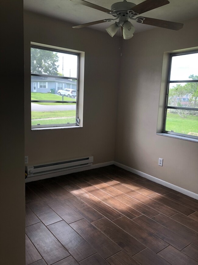 Building Photo - 2 Bed 1 Bath Home | Pet Friendly | Washer ...