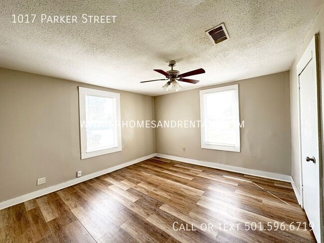Building Photo - 1017 Parker St