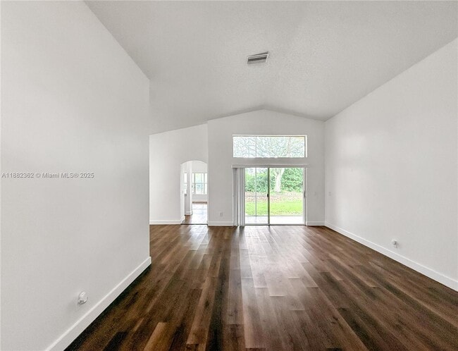 Building Photo - 611 Carrington Ln