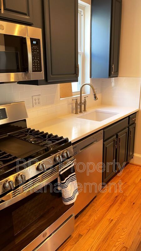 Building Photo - 1037 5th St NE