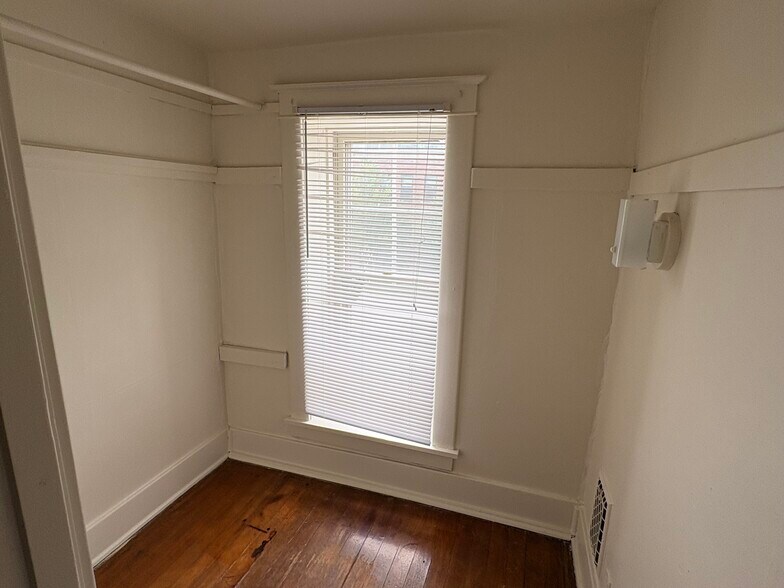 Building Photo - 228 E Bloomington St