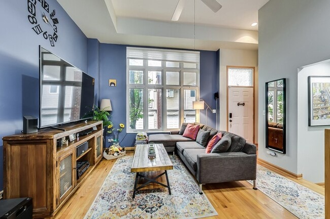 Building Photo - 4915 W Gunnison St