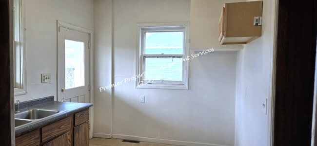 Building Photo - 180 Cedar Ave