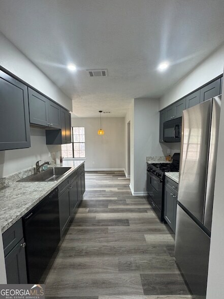 Building Photo - 3821 River Rd