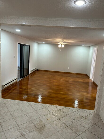 Building Photo - 120 N Main St