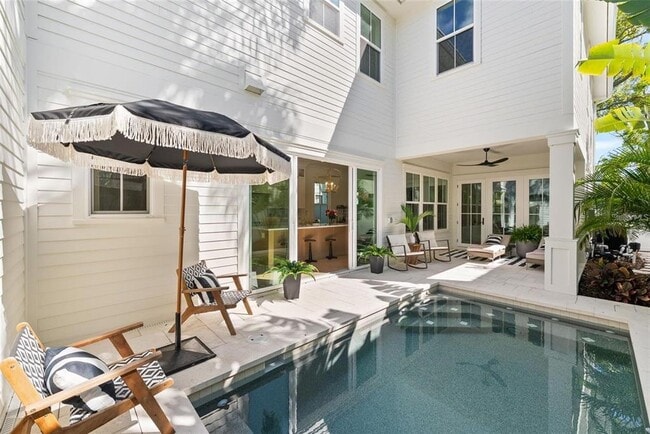 Building Photo - 321 12th Ave NE