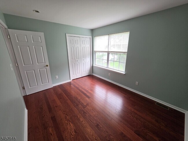 Building Photo - 36 Wexford Way