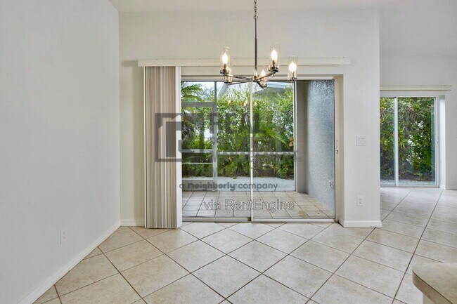 Building Photo - 10735 Maui Cir