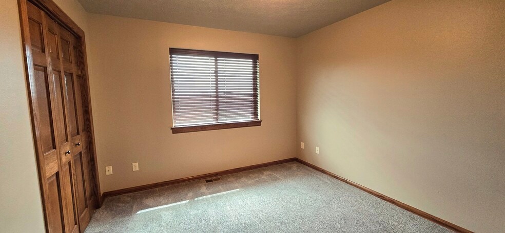 Bed 2, View 3 - 8413 W 53rd St