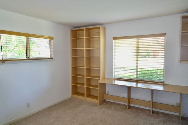 Building Photo - Third-Acre of Serenity