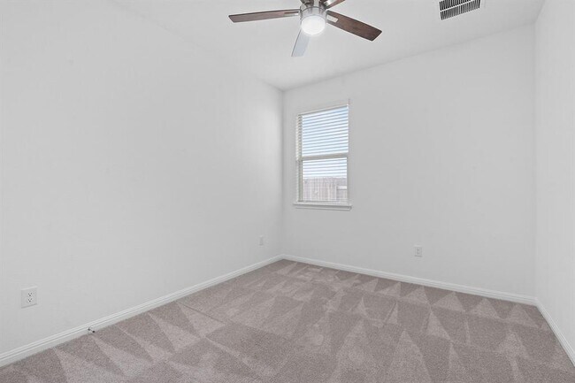 Building Photo - 202 Lime St