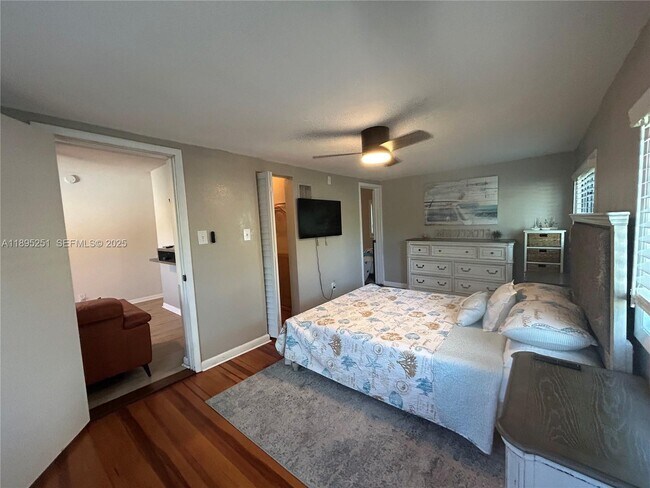 Building Photo - 1534 Monroe St