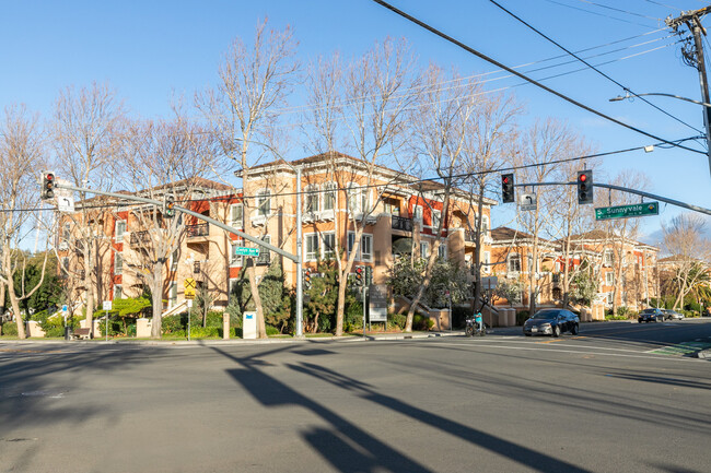 Building Photo - 295 E Evelyn Ave