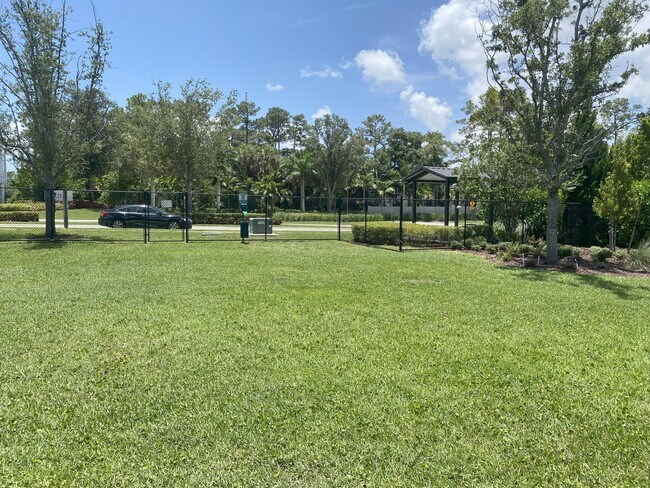 Building Photo - 6668 Pointe of Woods Dr
