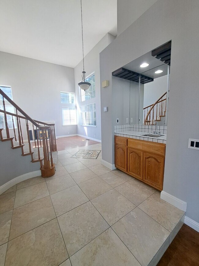 Building Photo - Expansive Oasis with a Guest House, Pool, ...