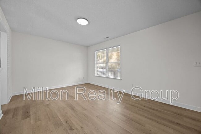 Building Photo - 107 Laura Ln