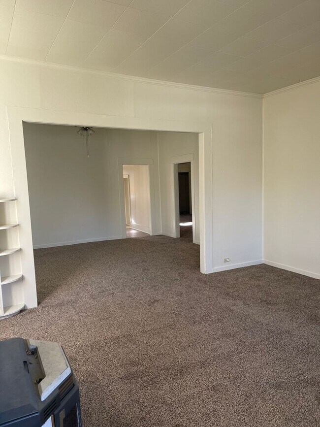 Building Photo - 2023 Placer St