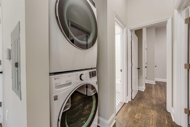 Building Photo - 172 Mallory Ave