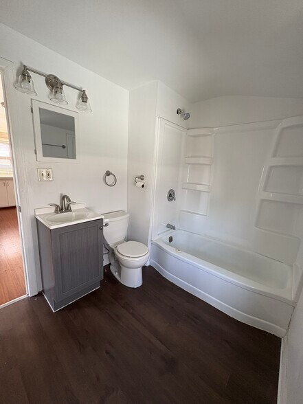 Building Photo - 2132 S 75th St