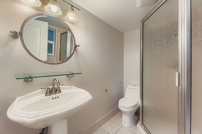 Building Photo - Amazing 3bed/2bath + Den Home with Attached Garage in Kirkland!