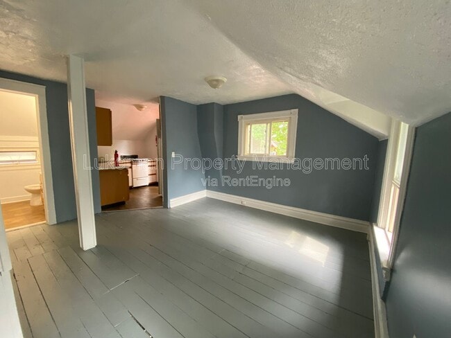 Building Photo - 1020 W Kalamazoo Ave